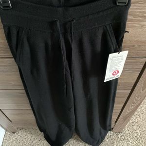 LULULEMON NWT In the Comfort Zone Pant